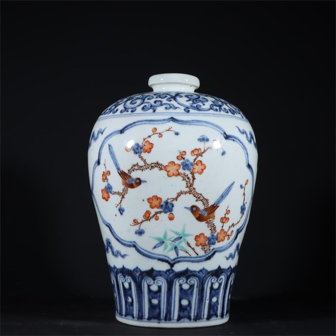 A blue and white colorful flower and bird pattern plum vase made in the Yongle year of the Ming (1 of 11)