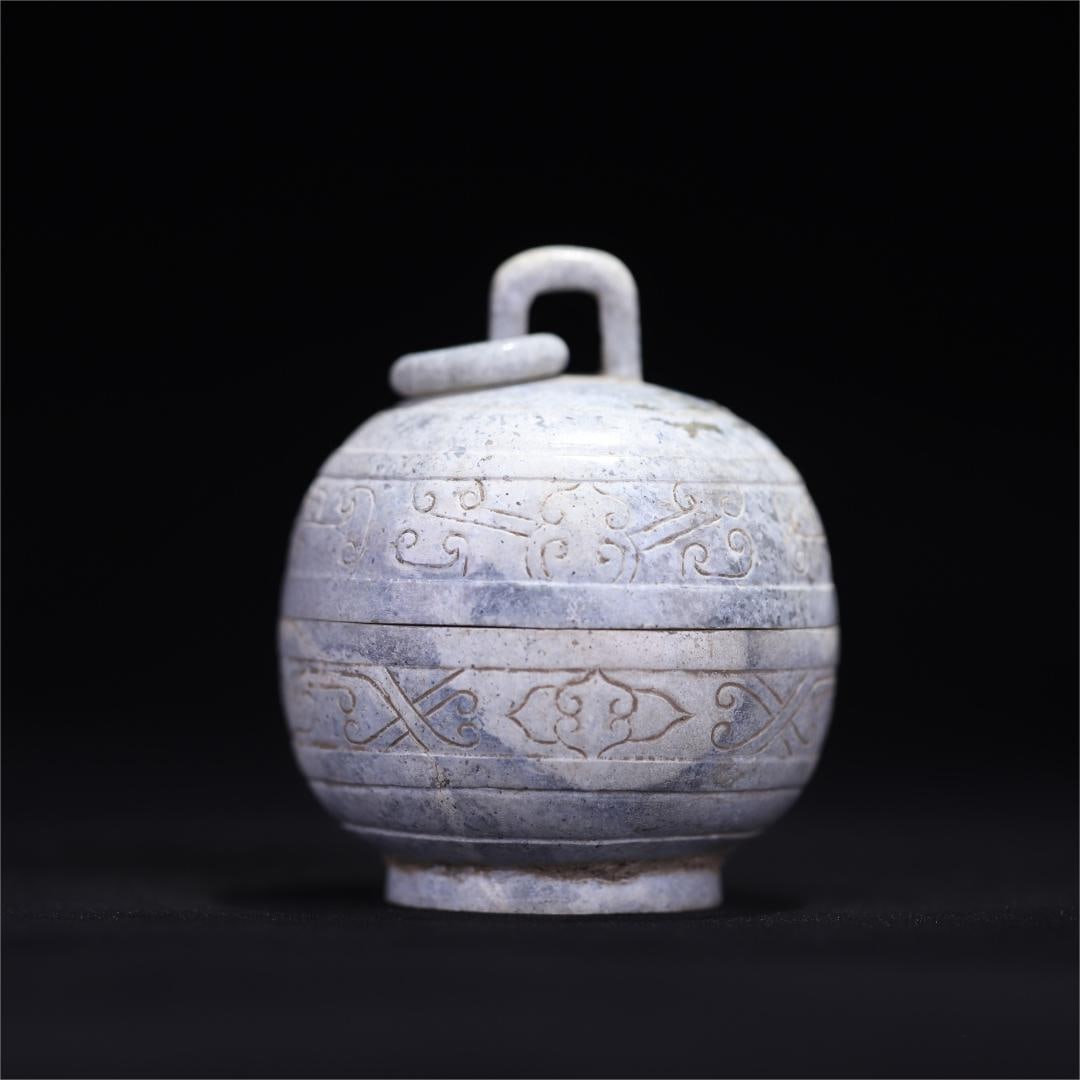 A Han Dynasty ancient jade ring cover box: Han Dynasty's ancient jade live ring cover box Size:H:8.2cmD:7cmW:145.2g (The Dimensions Of All Batches Are Manually Measured.If You Need More Detailed Information, Please Contact Our Customer Service