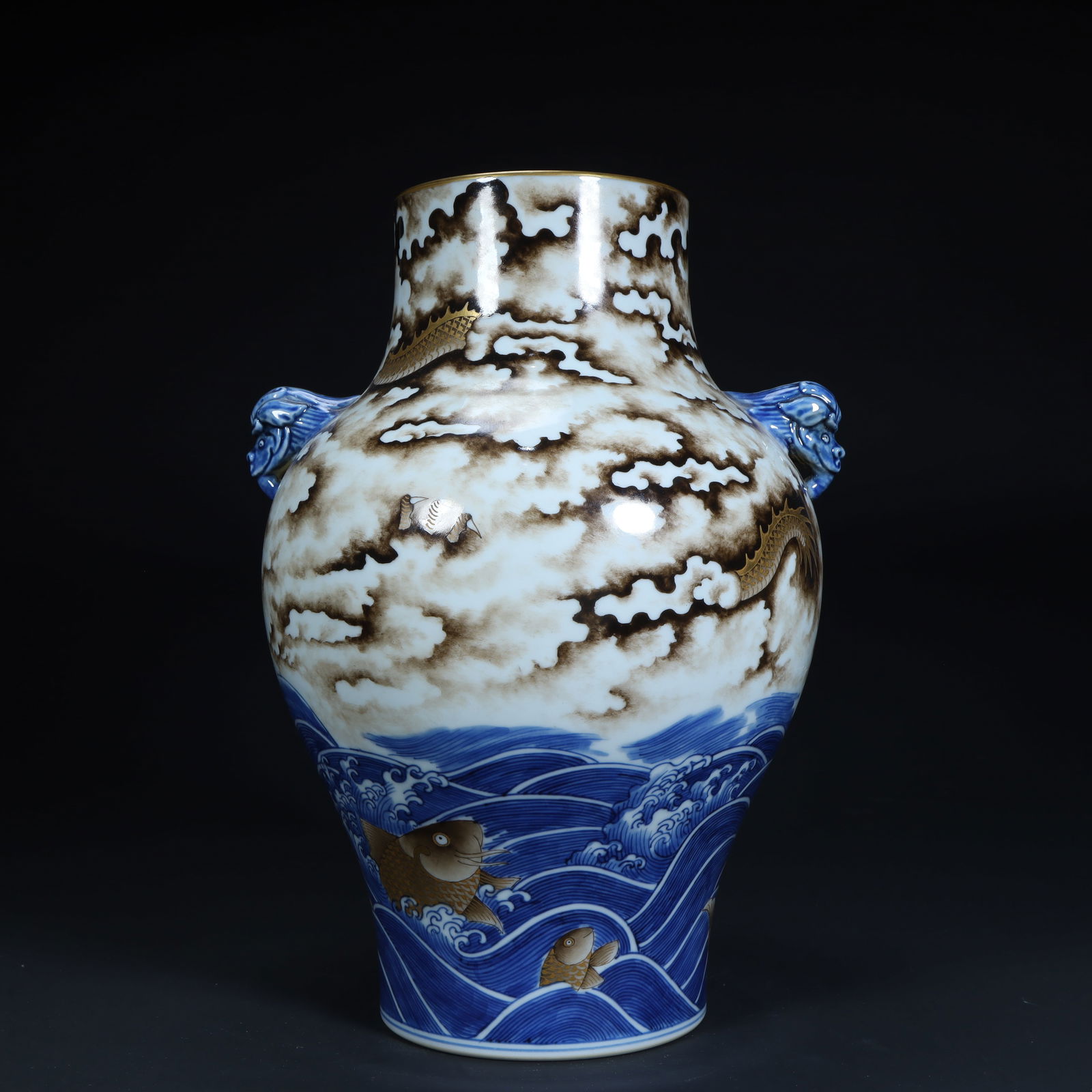 A Qing Dynasty Qianlong blue and white ink color gold painted Canglong godson pattern animal ear: Qing Dynasty Qianlong blue and white ink color gold painted Canglong godson pattern animal ear bottle Size:H:26.5cmL:19cmW:16.5cmW:1.9kg (The Dimensions Of All Batches Are Manually Measured.If You Nee