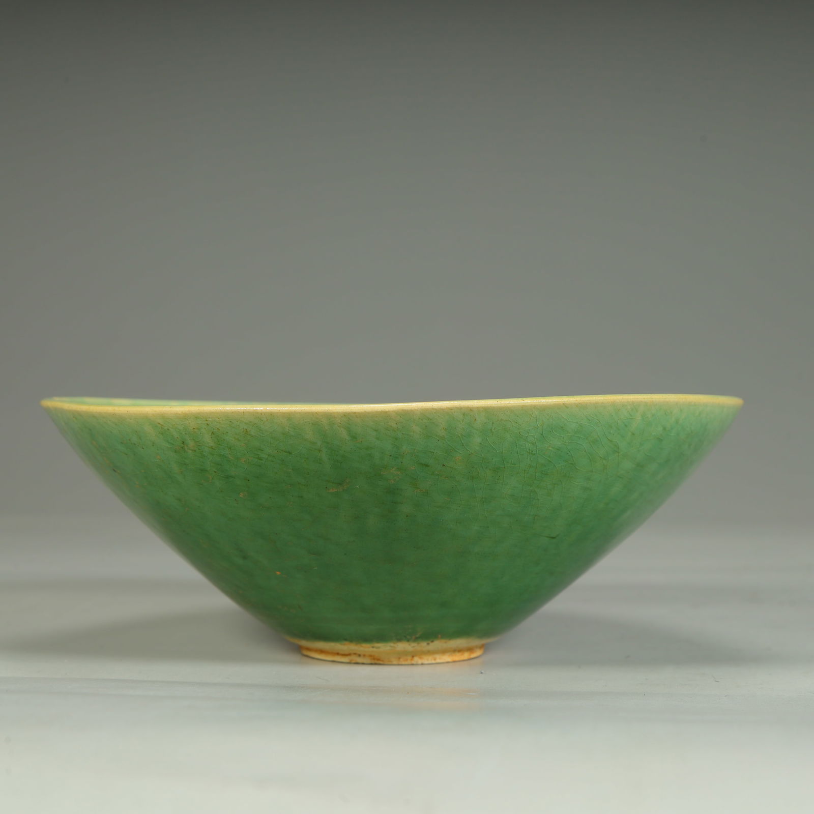 A Jin Dynasty Yaozhou kiln green glaze carved flower hat bowl (1 of 9)