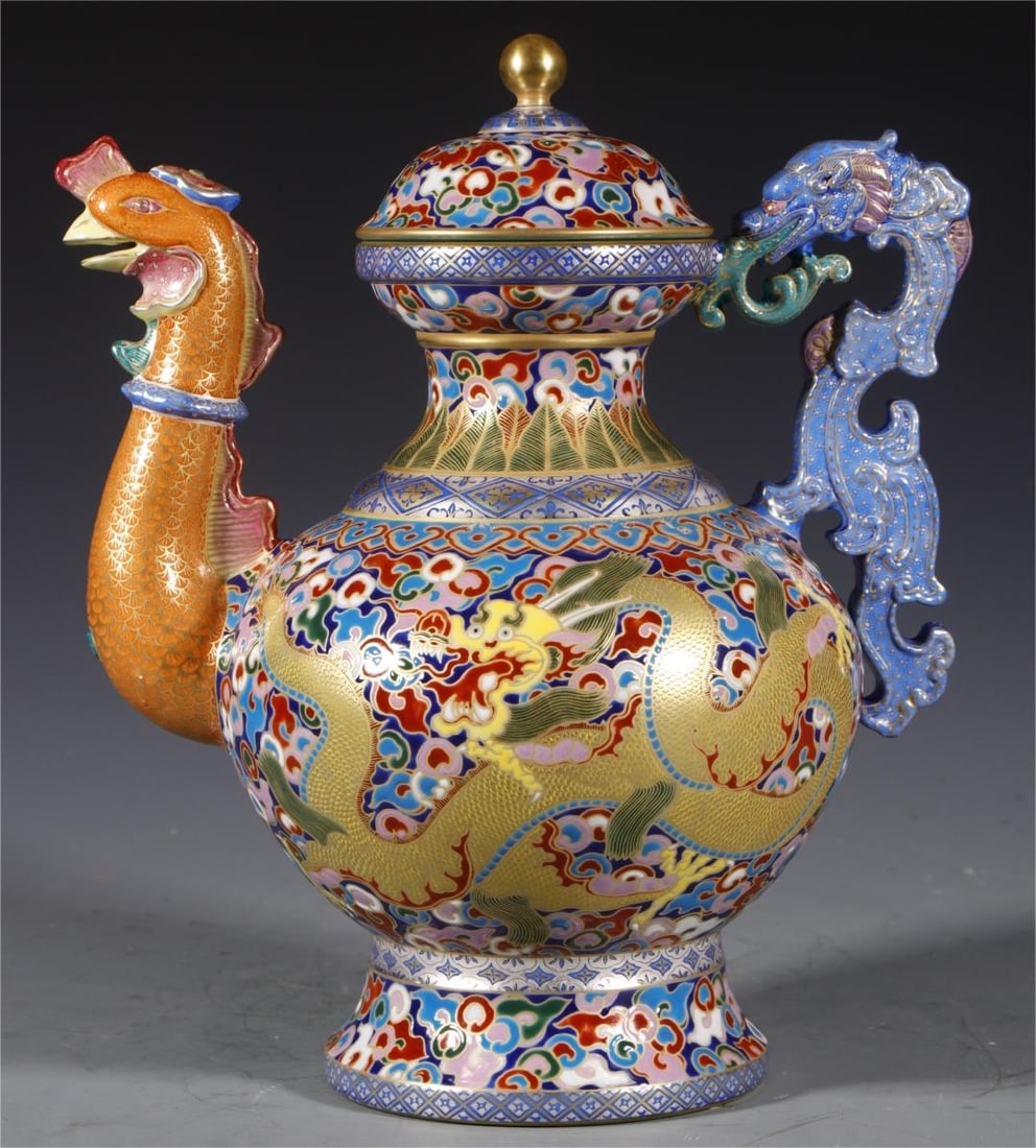 A Qing Dynasty Qianlong year gold silk enamel dragon and phoenix Chengxiang teapot (1 of 8)