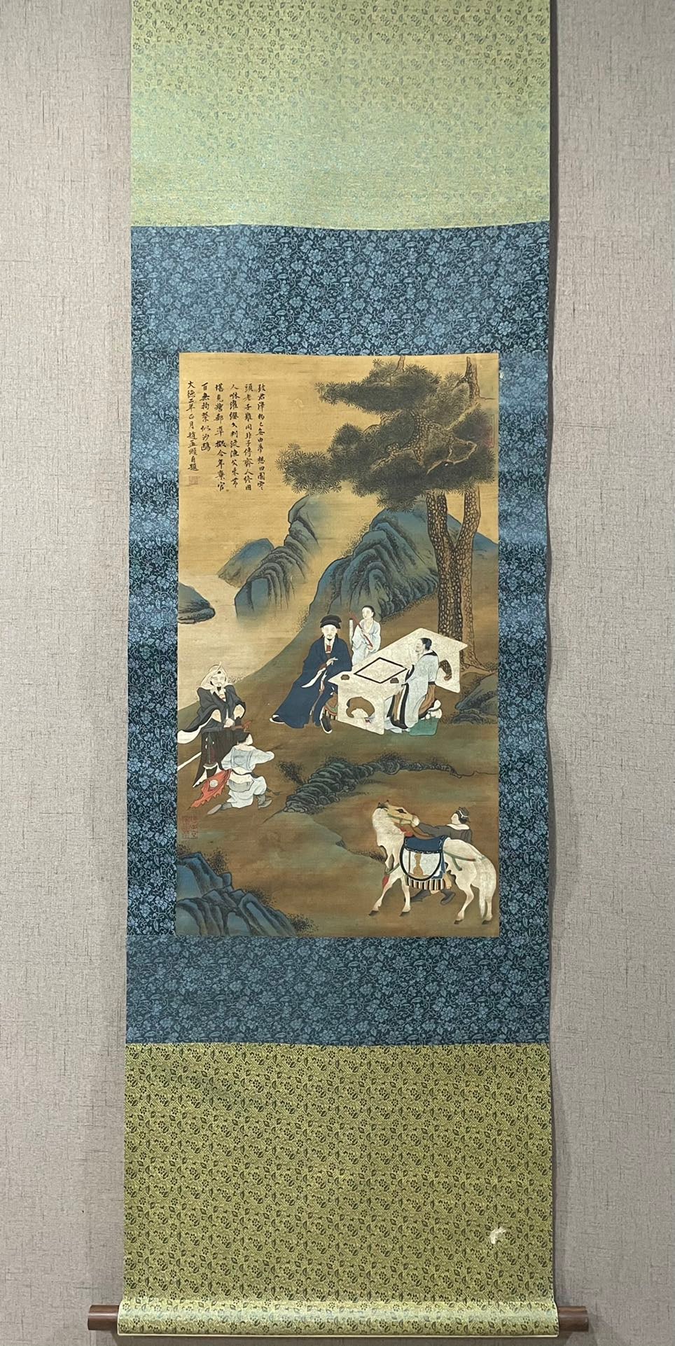 A silk book of Zhao Mengfu's characters (1 of 7)