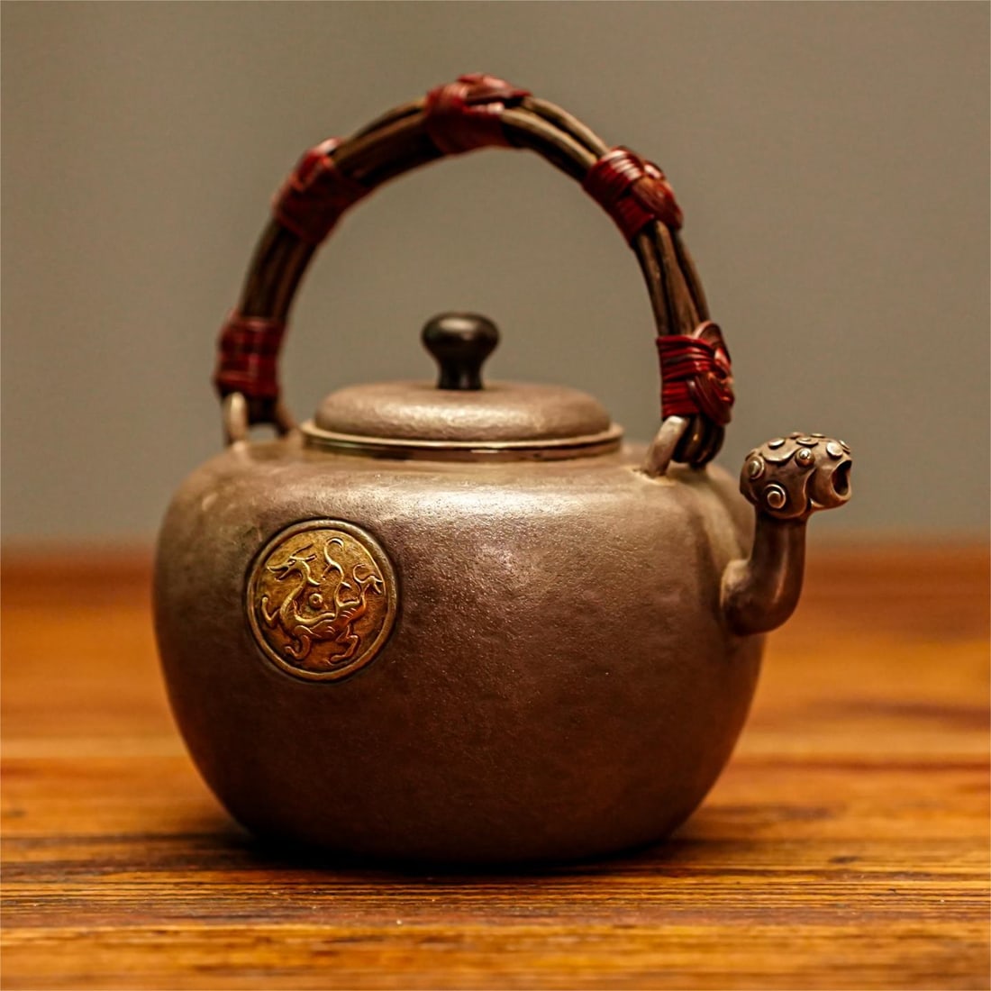 A fine Japanese silver pot (1 of 8)