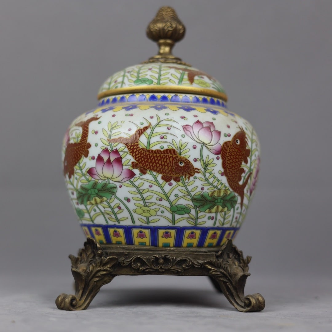 A fine copper-inlaid porcelain pastel fish algae lid jar (1 of 9)