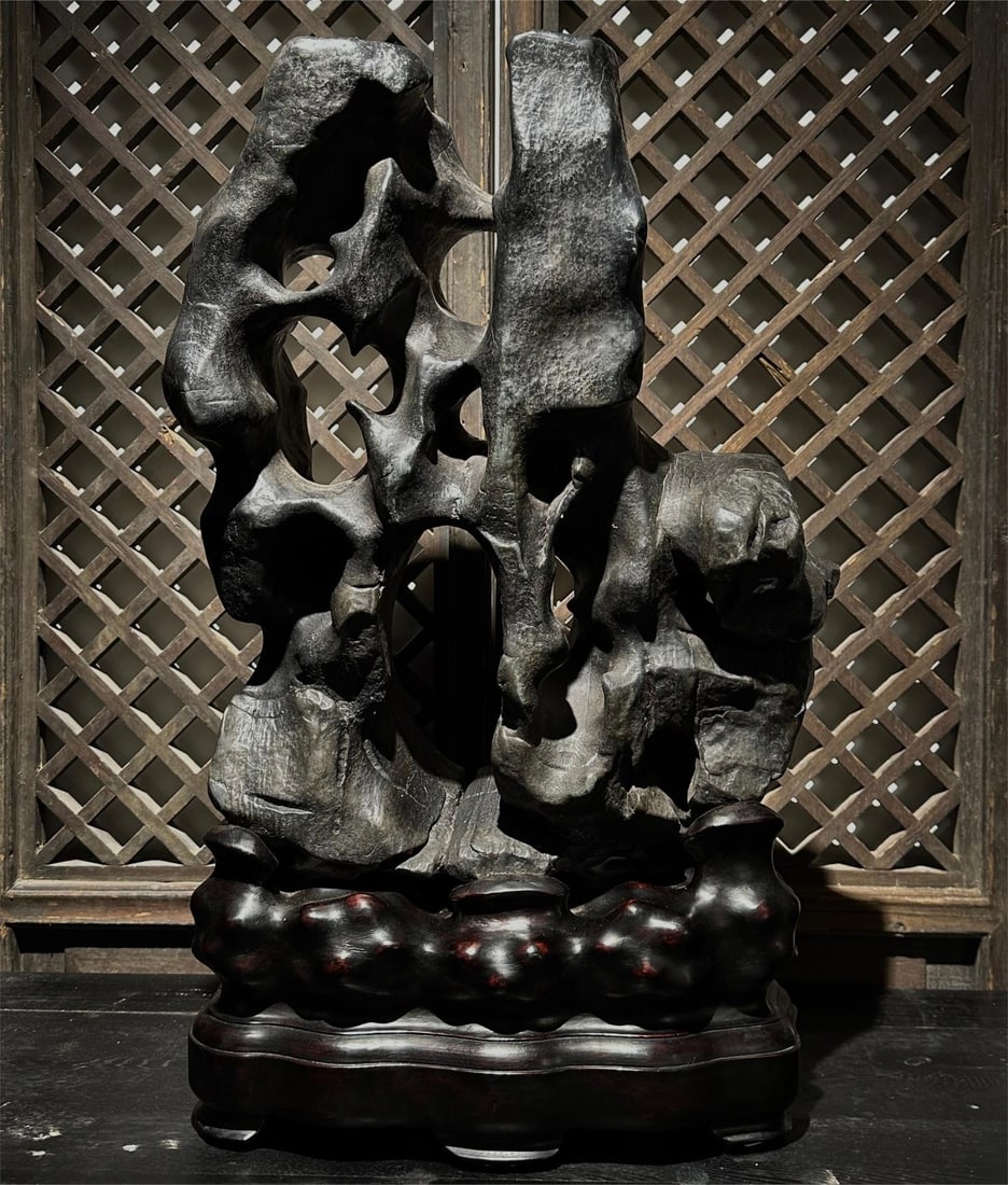 A piece of exquisite hall Taihu stone: Exquisite hall Taihu stone Size:H:81cmW:49cmT:23cm (The Dimensions Of All Batches Are Manually Measured.If You Need More Detailed Information, Please Contact Our Customer Service Before Bidding.)