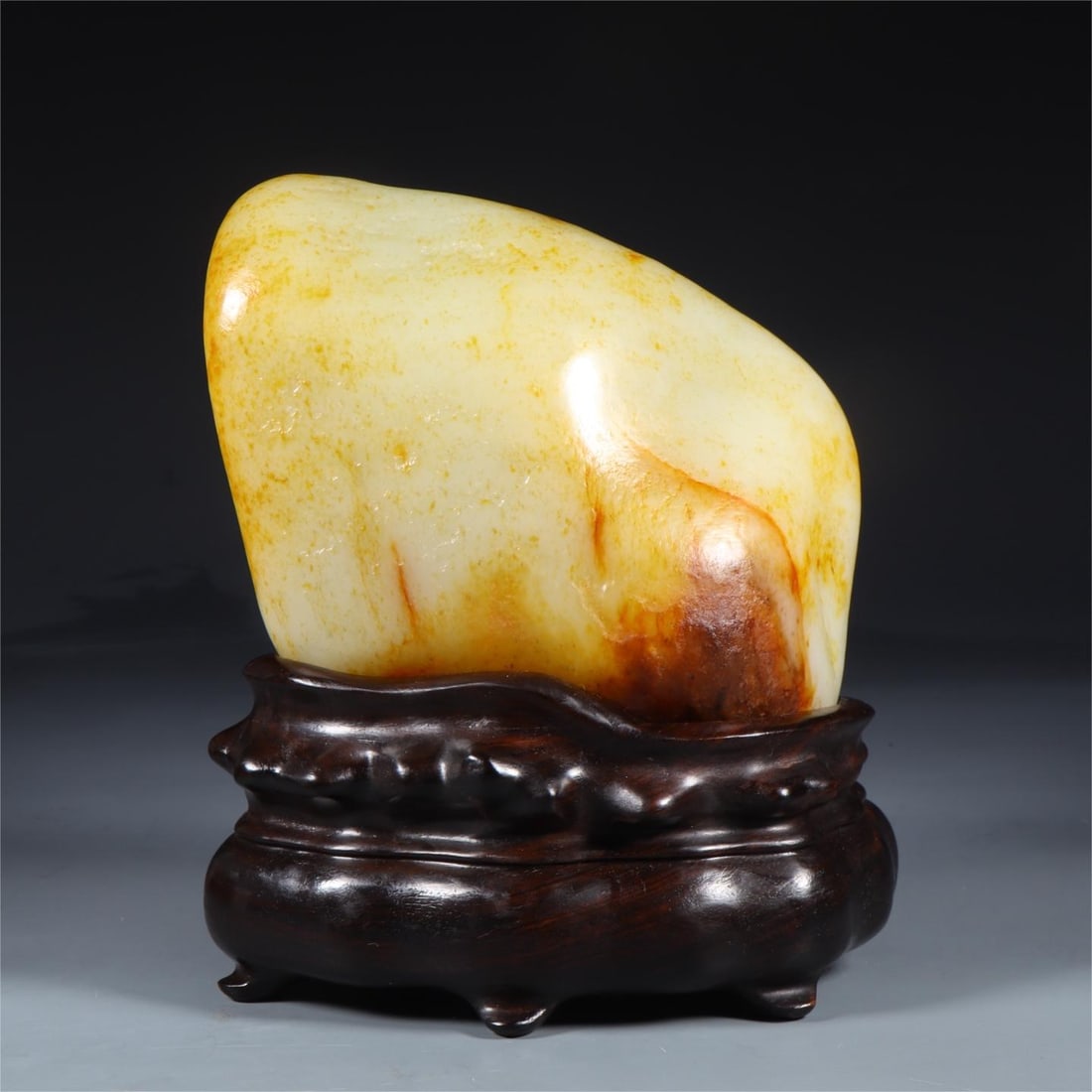 A beautiful Hetian jade rough ornament (1 of 9)