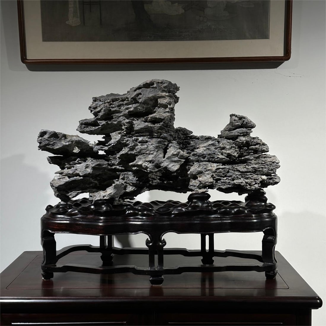 A beautiful stone Hengfeng: Exquisite Yingshi Hengfeng Size:L:60cmH:46cmT:24cm (The Dimensions Of All Batches Are Manually Measured.If You Need More Detailed Information, Please Contact Our Customer Service Before Bidding.)