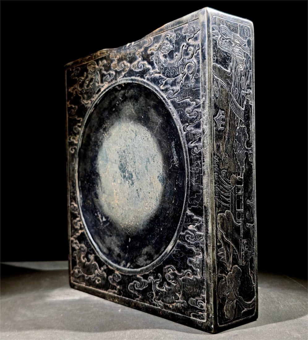 A green inkstone of Wang Maolin (1 of 9)