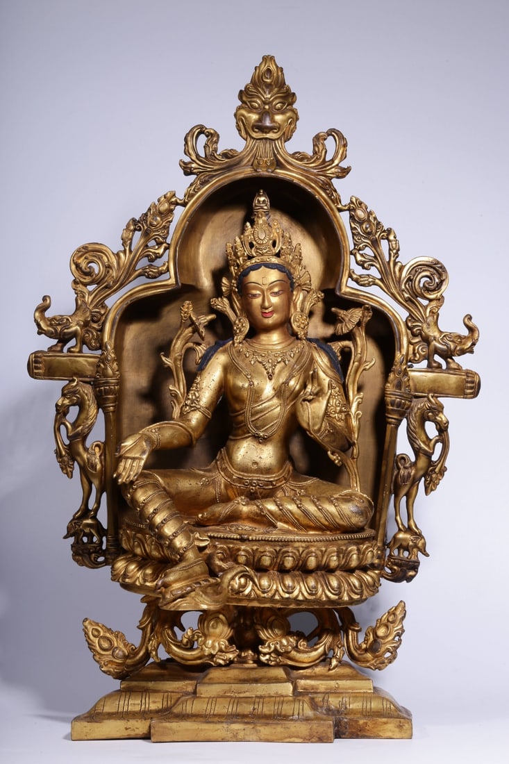 A copper-gilt green Tara backlit seated statue of the Qing Dynasty: Qing Dynasty copper gilt green Tara backlit seated statue Size:H:60.5cmL:41cmW:19cmW:21.6kg (The Dimensions Of All Batches Are Manually Measured.If You Need More Detailed Information, Please Contact O