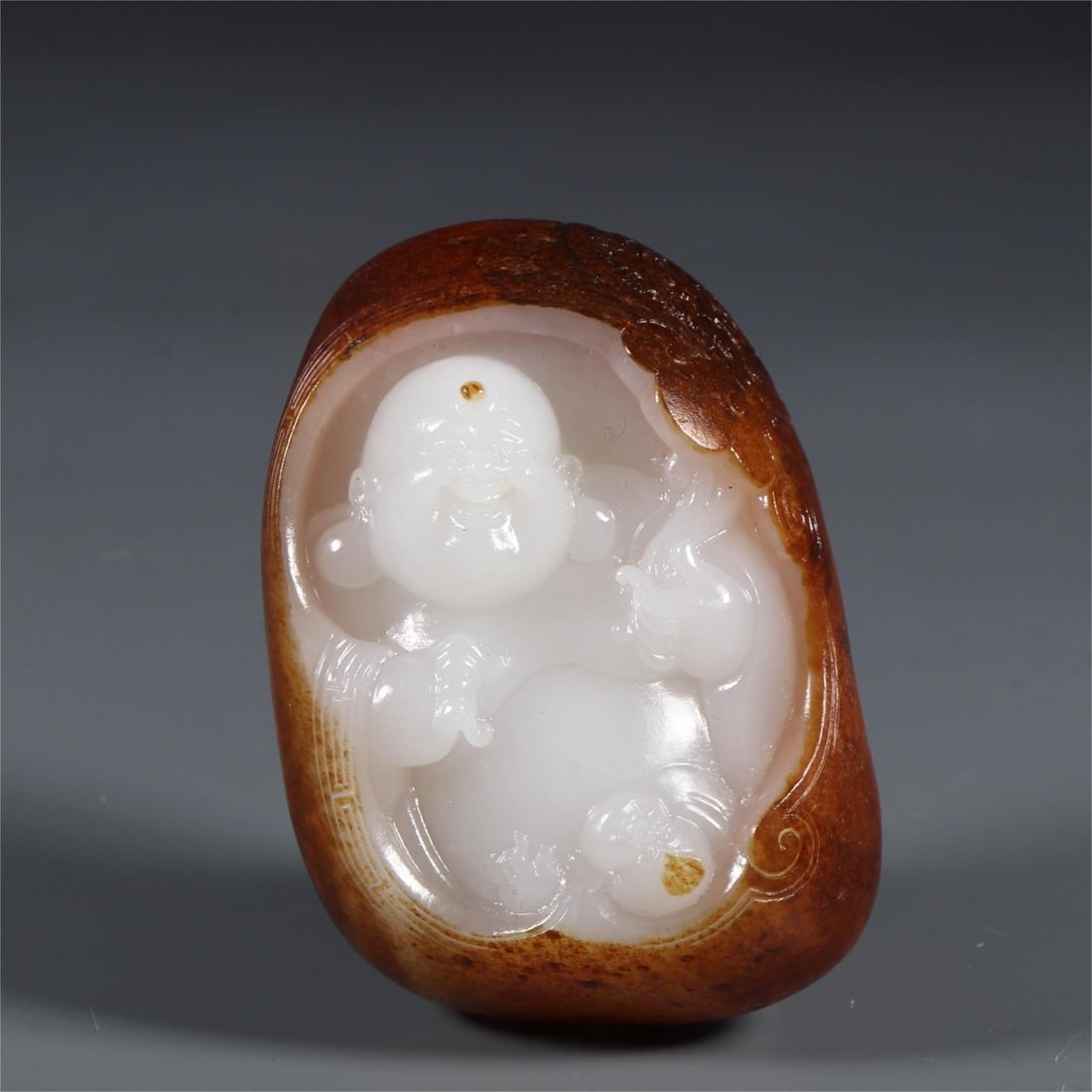 A beautiful Maitreya Buddha carving piece made of Hetian jade seed material: Exquisite Hetian jade seed material Maitreya Buddha carvings Size:L:7.2cmW:5.1cmT:3.6cmW:228g (The Dimensions Of All Batches Are Manually Measured.If You Need More Detailed Information, Please Contact