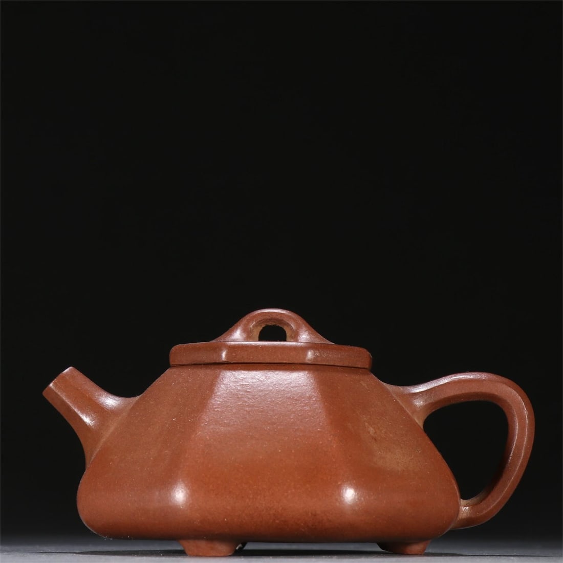 A purple sand teapot from Wu Desheng during the Republic of China (1 of 9)