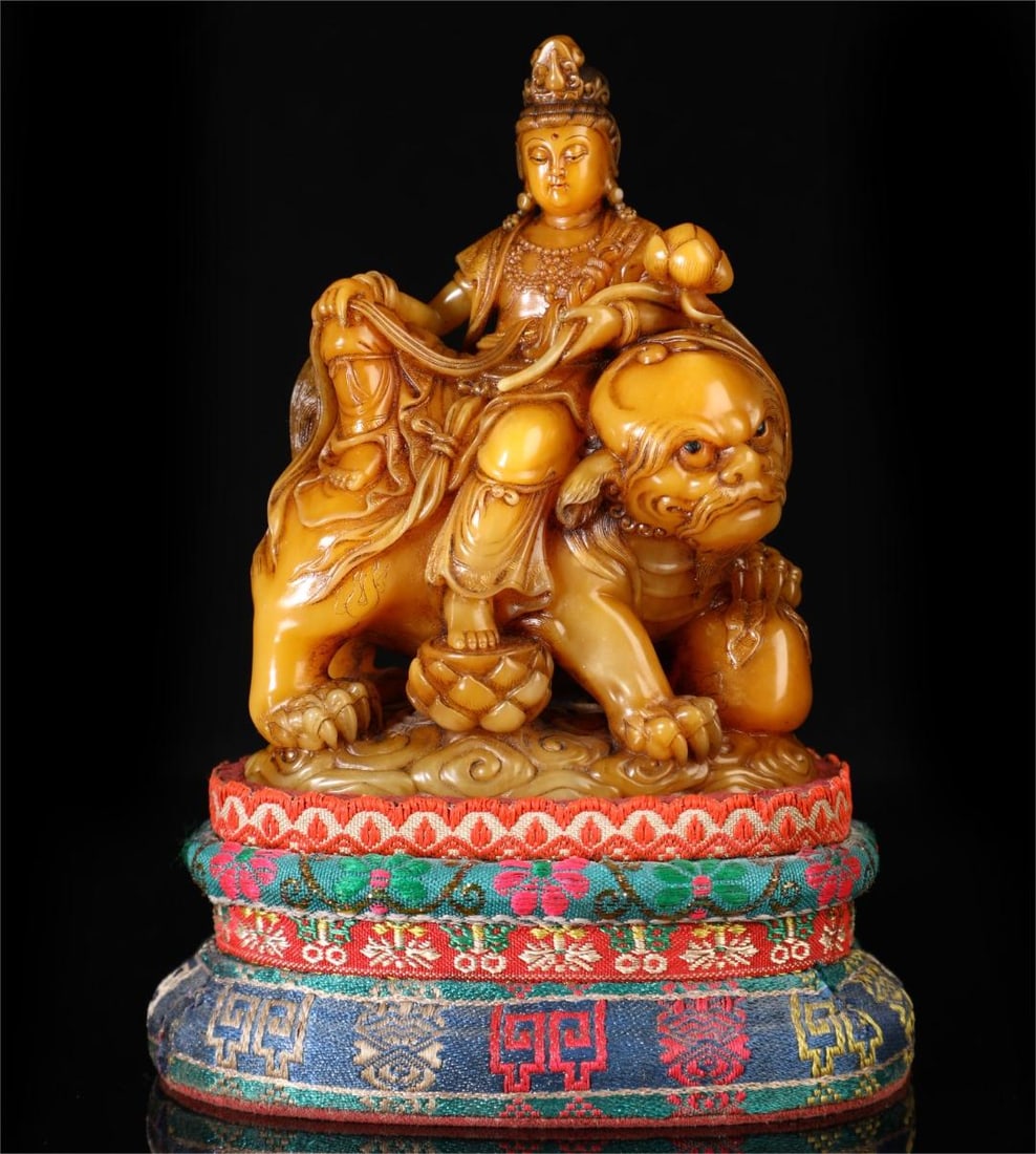 A beautiful Guanyin lion riding ornament with the theme of Shoushan Shitian yellow: Exquisite Shoushan Shitian yellow theme Guanyin lion riding ornament Size:W:592gH:13cmW:9cm (The Dimensions Of All Batches Are Manually Measured.If You Need More Detailed Information, Please Contact O
