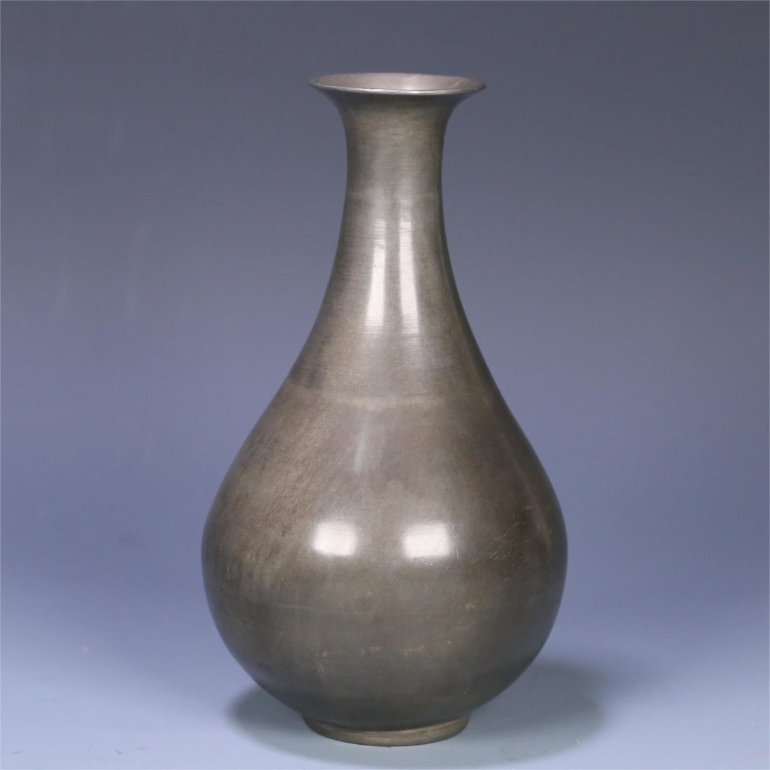 A beautiful old pewter jade pot spring vase (1 of 9)