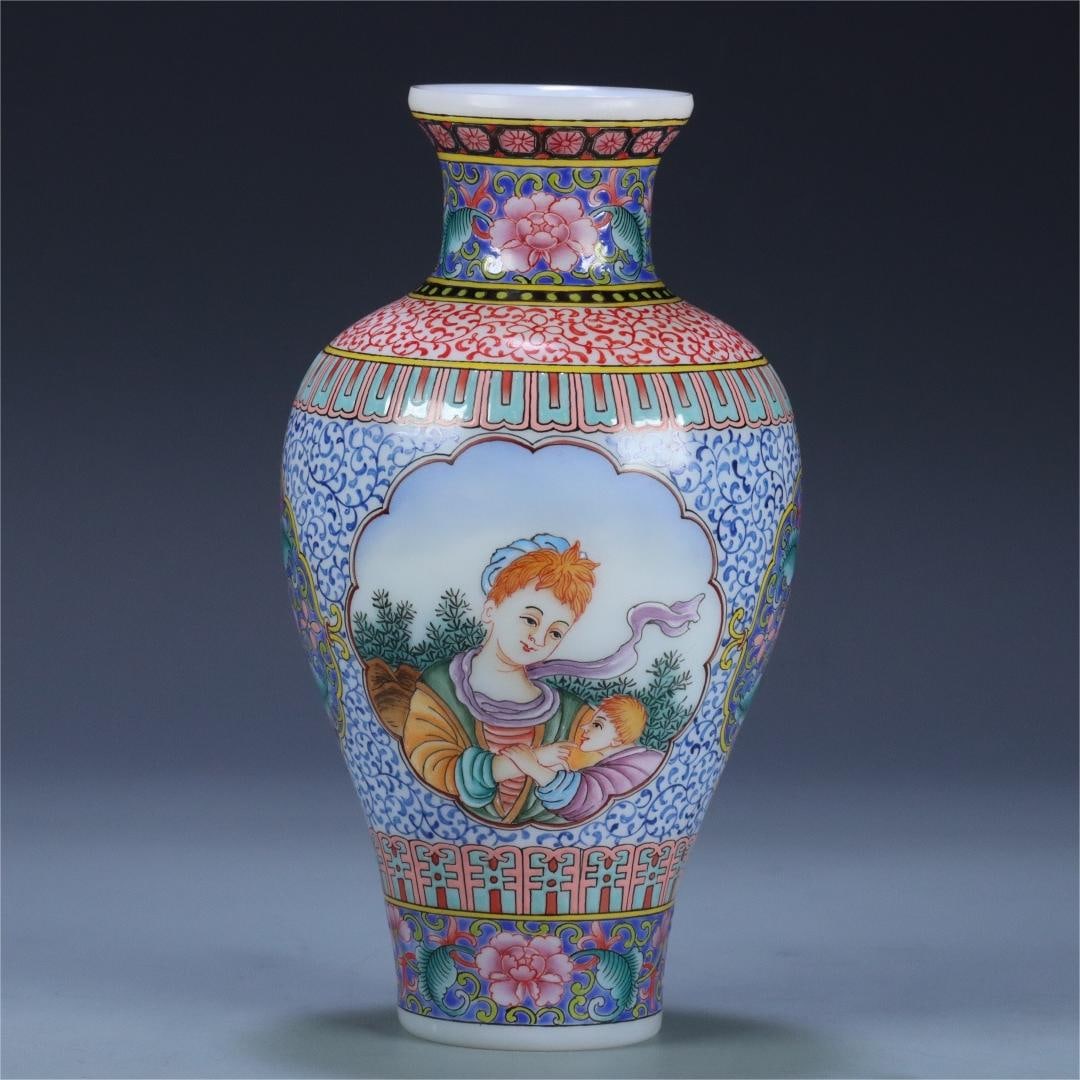 A Qing Dynasty Qianlong era enamel Western figure appreciation vase (1 of 12)