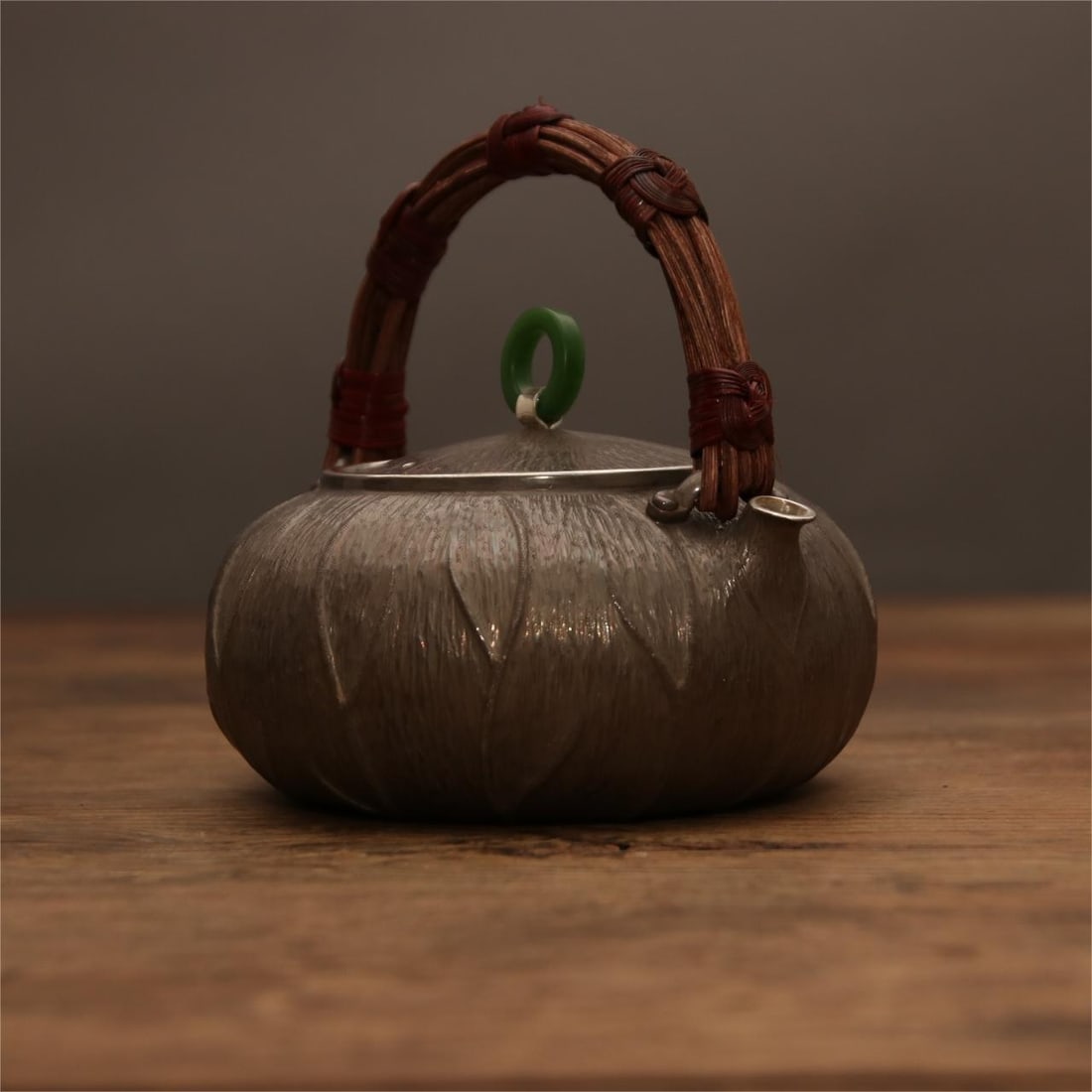 A fine Japanese silver pot (1 of 8)