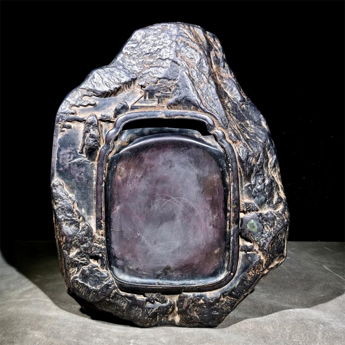 A fine pockmark pit end inkstone: Exquisite pockmark pit end inkstone Size:L:27cmW:21cmT:4cm (The Dimensions Of All Batches Are Manually Measured.If You Need More Detailed Information, Please Contact Our Customer Service Before Biddin