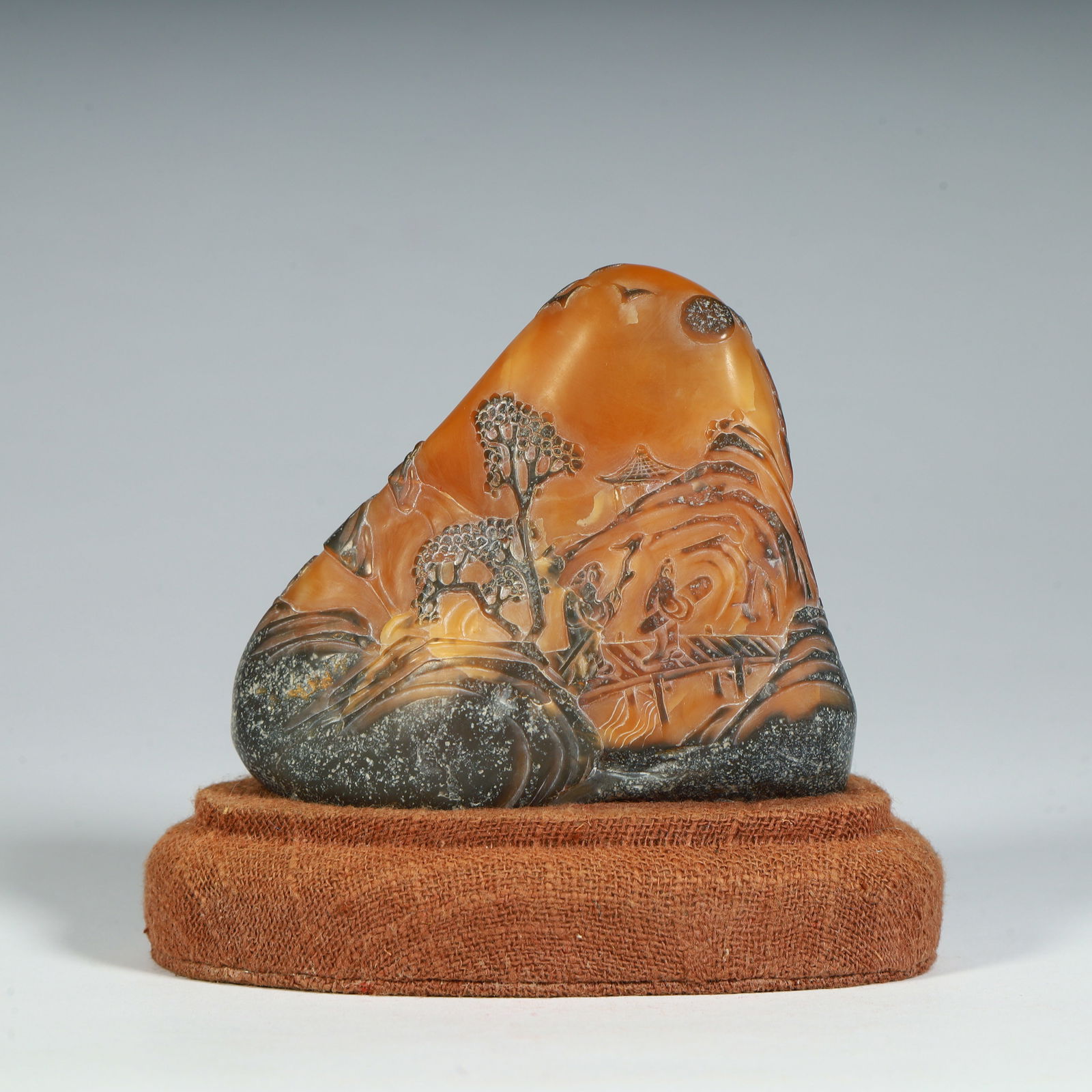 A Qing Dynasty crow skin field yellow stone thin carving ornament (1 of 8)