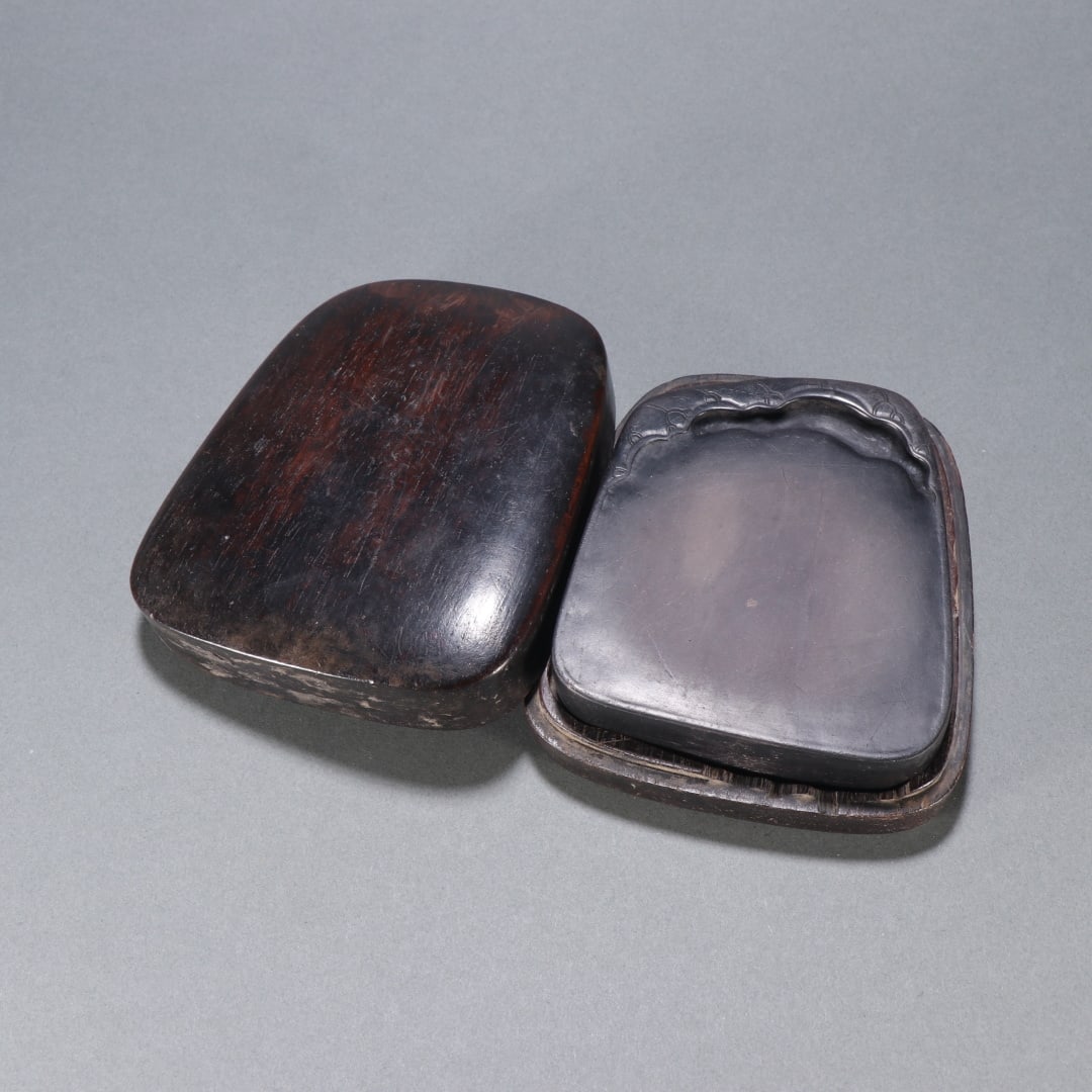 A beautiful lotus leaf pattern end inkstone belt box (1 of 9)