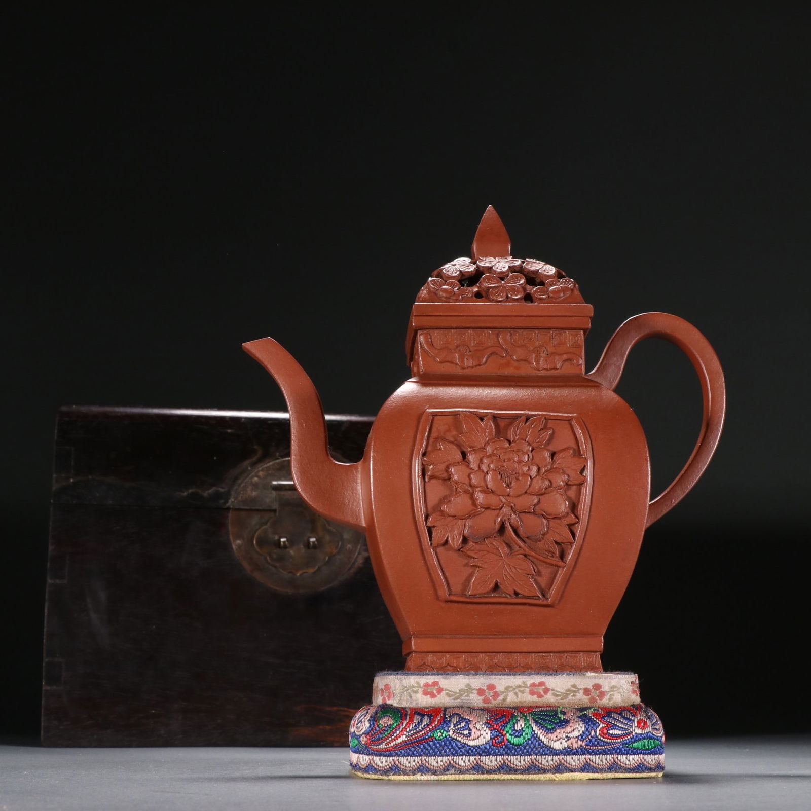 A Fu Ji model of raw ore purple sand flowers bloom wealth square pot (1 of 9)