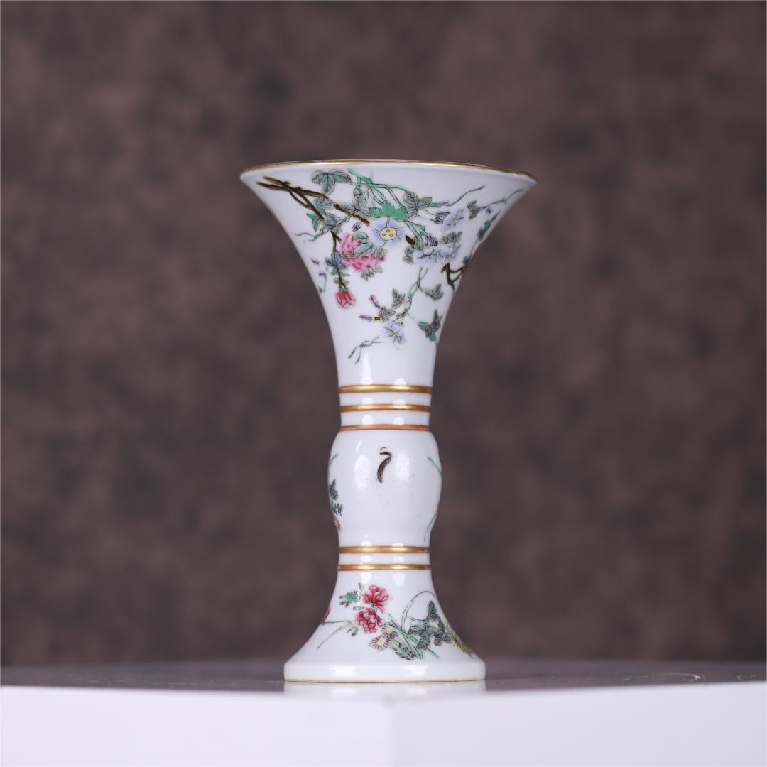 A pastel flower and bird pattern cup made in the Qianlong period of the Qing Dynasty: Qing Dynasty Qianlong year pastel flower and bird pattern flower cup Size:H:19.5x11.4cm (The Dimensions Of All Batches Are Manually Measured.If You Need More Detailed Information, Please Contact Our C