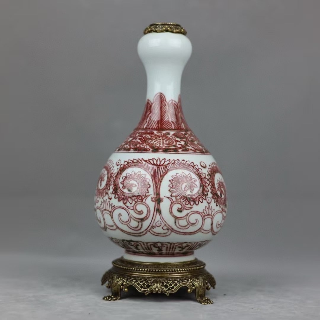 A beautiful copper-inlaid porcelain glaze-inlaid red lotus-patterned garlic vase (1 of 9)