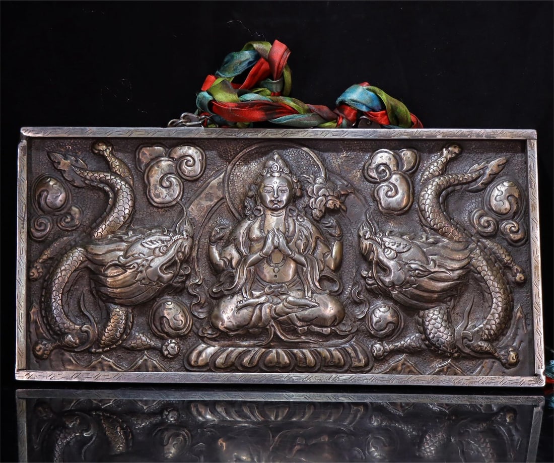 A beautiful Tiantie four-armed Guanyin thangka: Exquisite Tiantie Four-Armed Guanyin Thangka Size:40X20cm (The Dimensions Of All Batches Are Manually Measured.If You Need More Detailed Information, Please Contact Our Customer Service Before Bidding