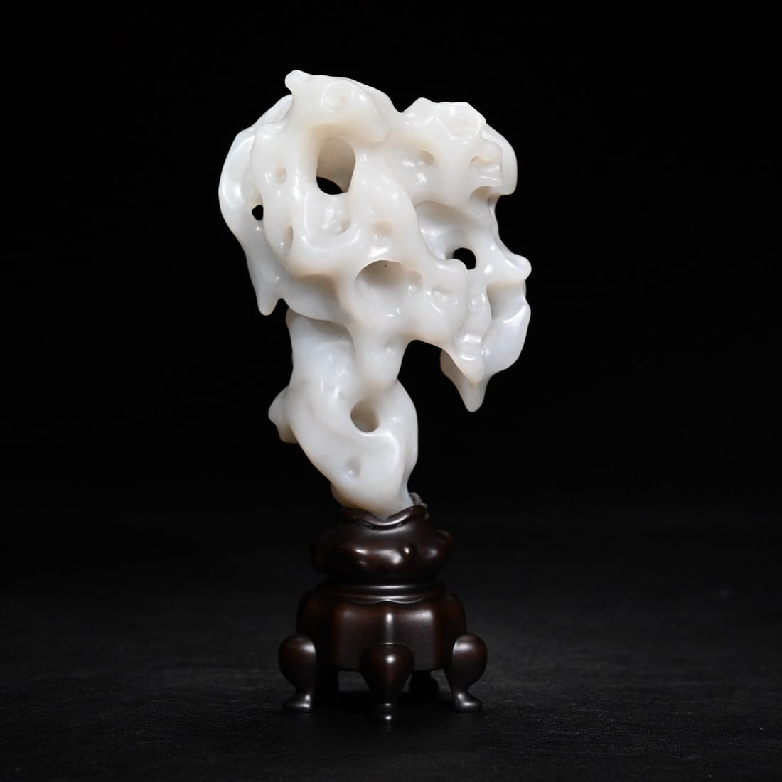 A beautiful Hetian jade imitation Taihu Lake stone ornament (1 of 9)