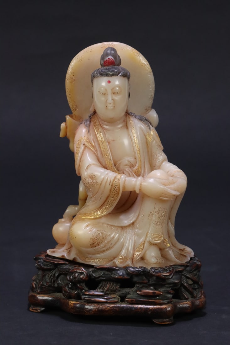 A Qing Dynasty Shoushan stone Guanyin ornament rosewood base: Qing Dynasty Shoushan stone Guanyin ornament rosewood base Size:11.3x7.7x4.8cmW:372g (The Dimensions Of All Batches Are Manually Measured.If You Need More Detailed Information, Please Contact Our Cust