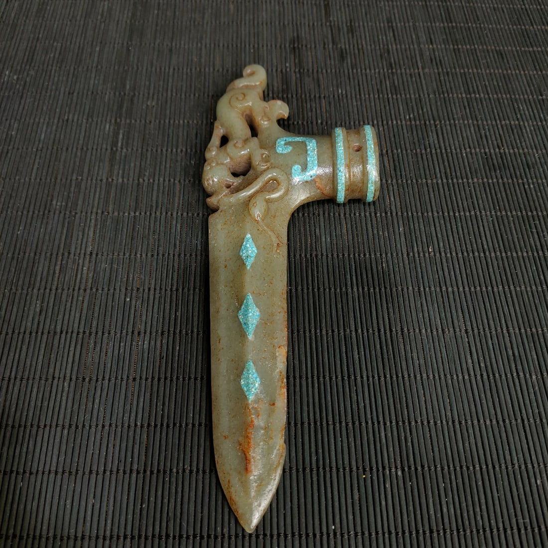 A beautiful Qinghai material inlaid with turquoise jade: Exquisite Qinghai material inlaid with turquoise jade Size:H:17.3cmW:6.8cmW:105g (The Dimensions Of All Batches Are Manually Measured.If You Need More Detailed Information, Please Contact Our Customer