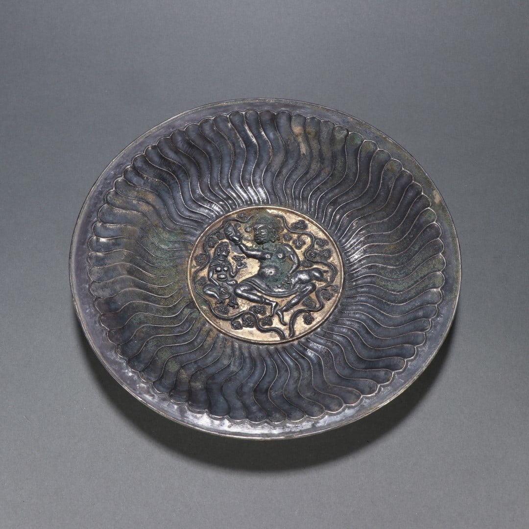 A silver-gilt Persian bowl from the Tang Dynasty (1 of 9)
