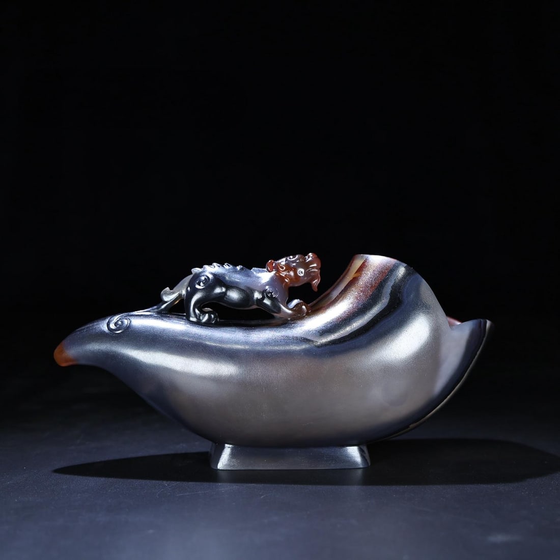 A fine agate horn cup (1 of 9)