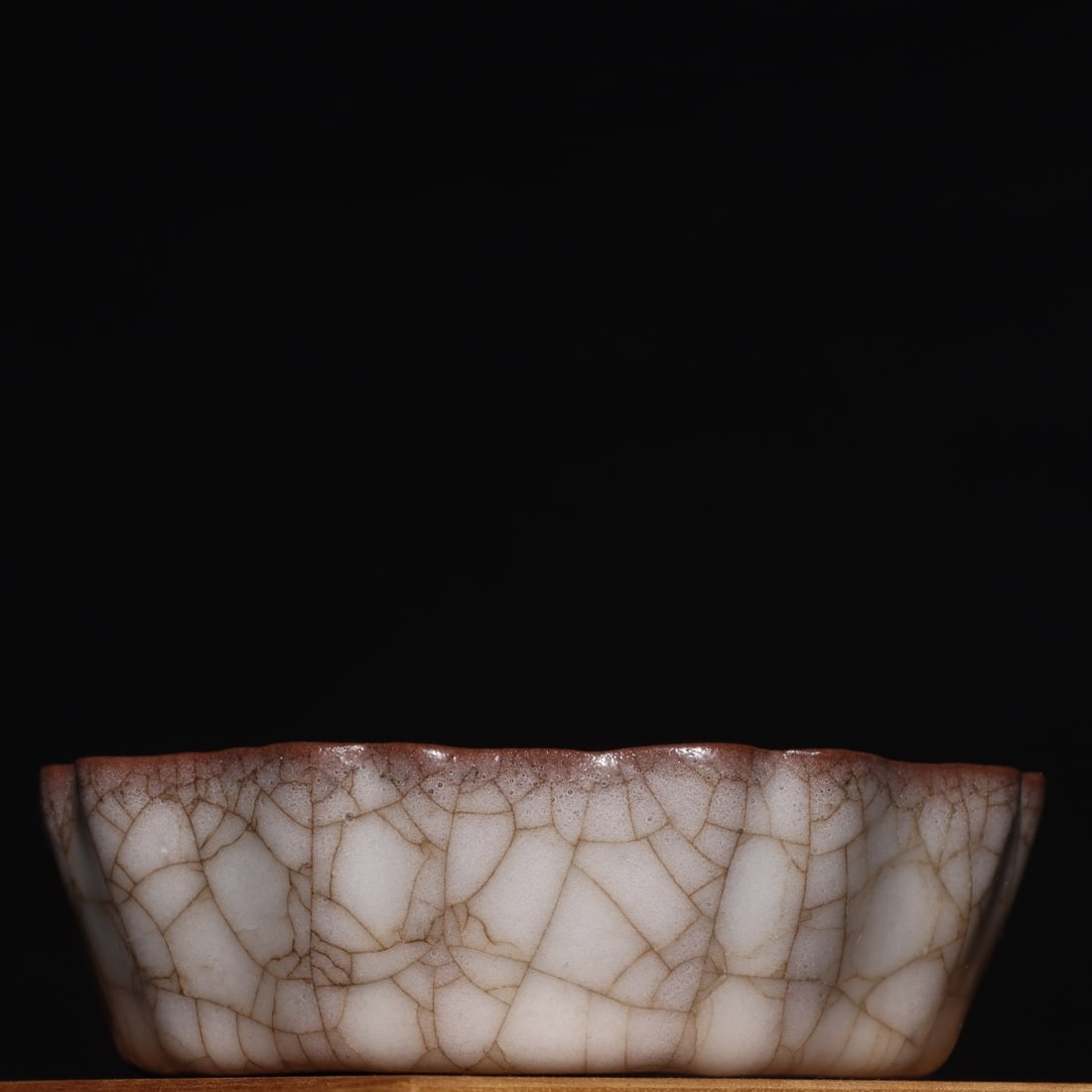 A sunflower mouth wash of the official kiln of the Song Dynasty (1 of 9)