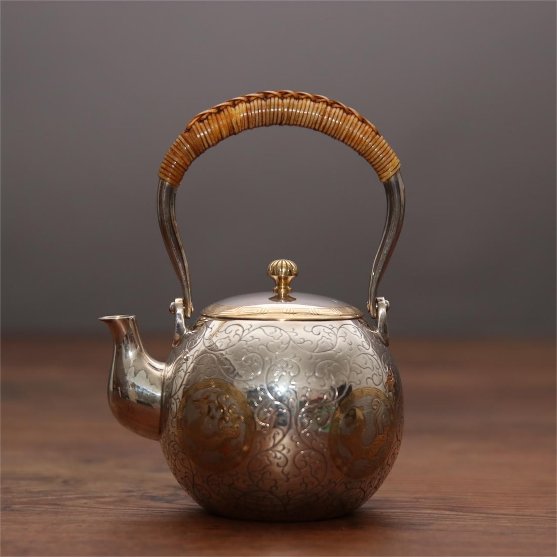 A fine Japanese silver pot (1 of 8)