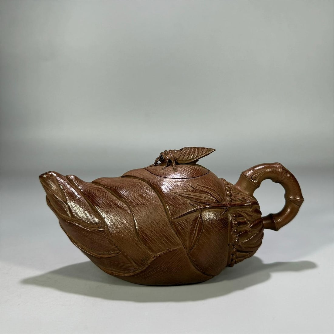 A beautiful bamboo shoot pot of contentment cicadas: Exquisite content cicada music bamboo shoot pot Size:17.7×8.1×8.4cmW:287g (The Dimensions Of All Batches Are Manually Measured.If You Need More Detailed Information, Please