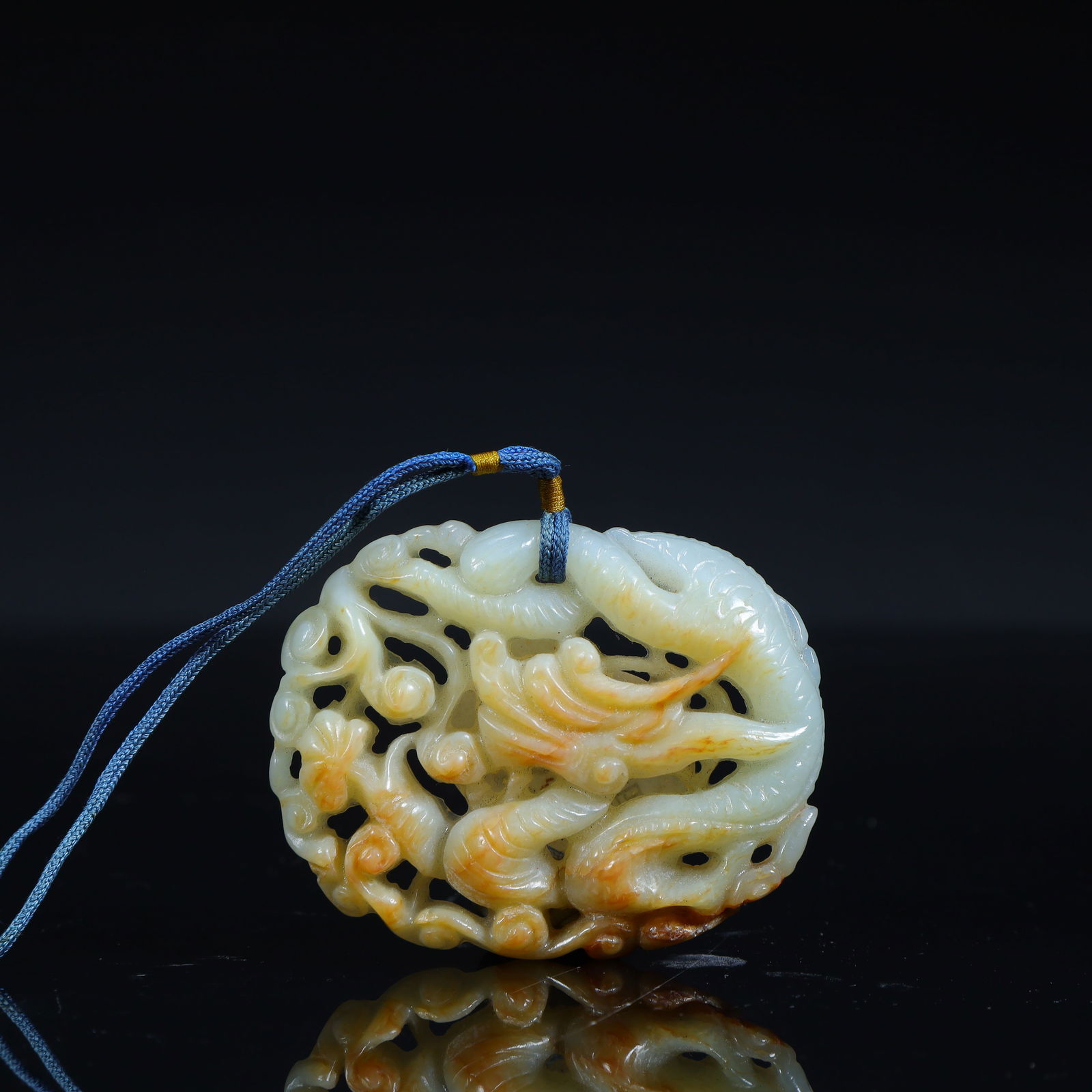 A Qing Dynasty Hetian jade color dragon and phoenix pattern pendant: Qing Dynasty Hetian jade color dragon and phoenix pattern pendant Size:L:6cmW:5cmW:36.9g (The Dimensions Of All Batches Are Manually Measured.If You Need More Detailed Information, Please Contact Our