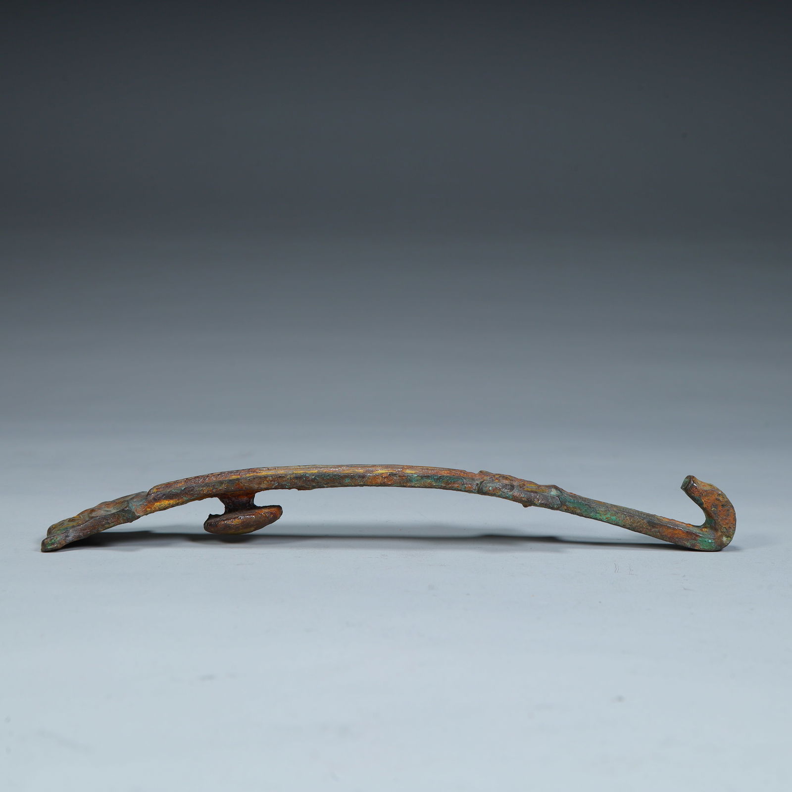 A Han Dynasty wrong gold bronze belt hook (1 of 10)