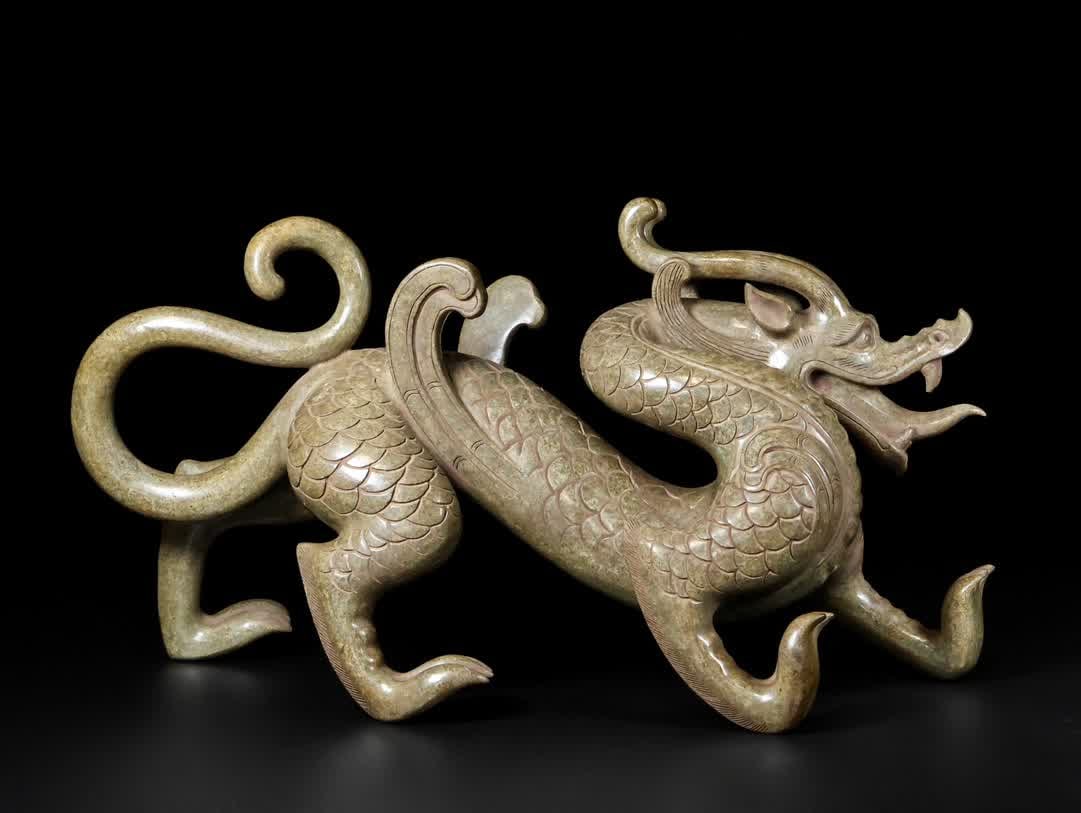 A jade dragon of the Han Dynasty (1 of 9)