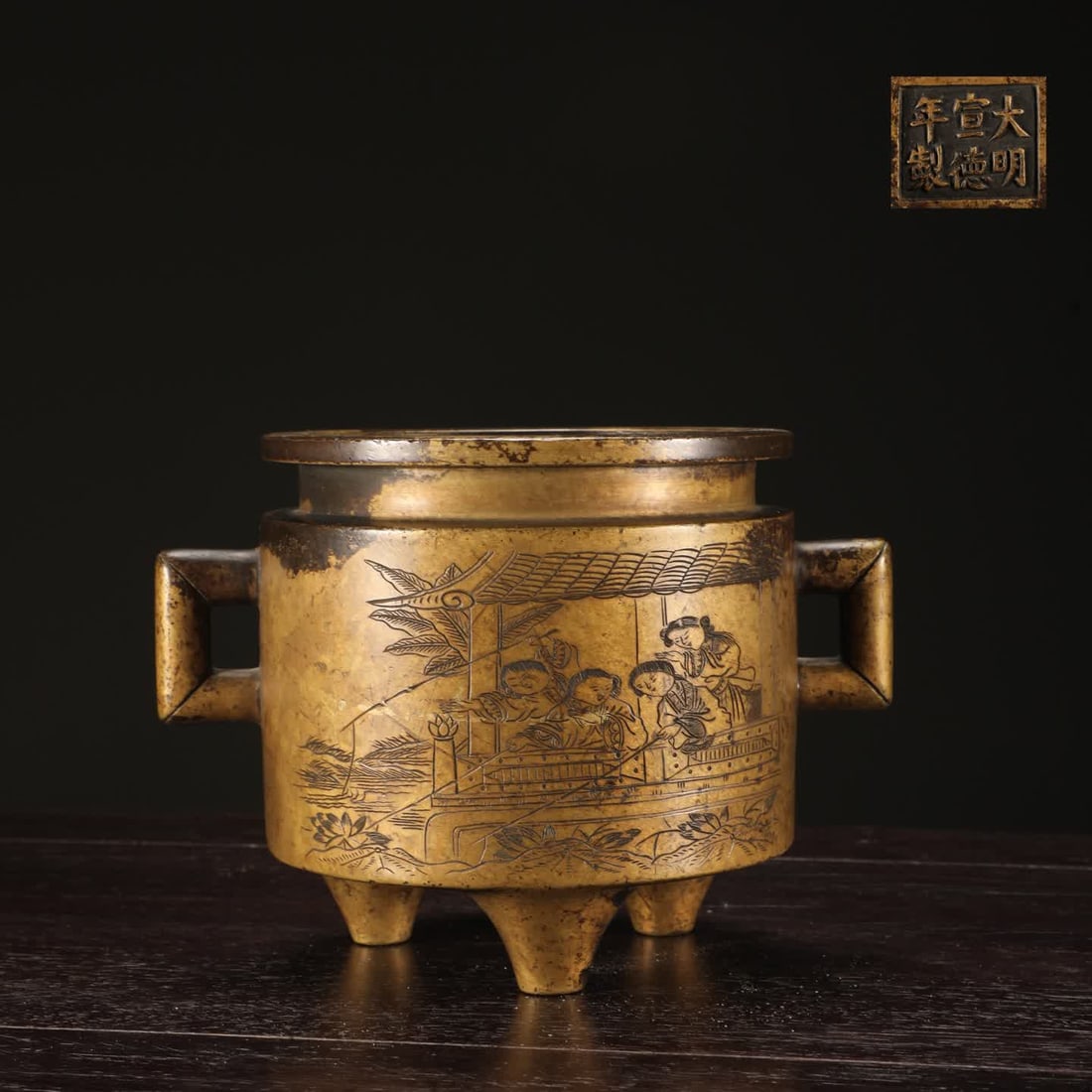 A Ming Dynasty profound copper tire ruyi ear tube furnace: Ming Dynasty precision cast copper tire ruyi ear tube furnace style] Ming Xuande year system [Details] The furnace is cast from fine copper, the skin is dark chestnut, the pulp is mellow, and it is pr