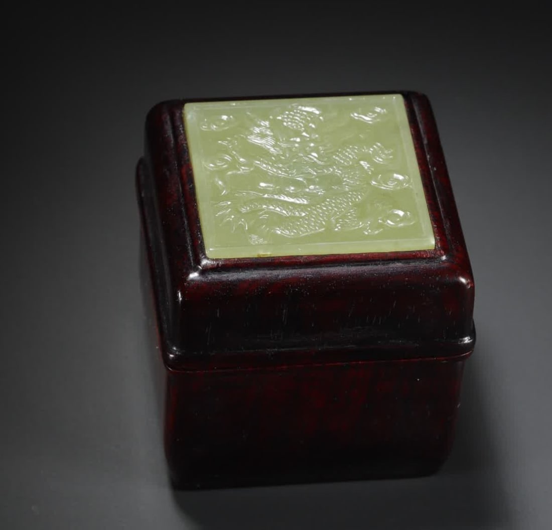 A Qing Dynasty rosewood inlaid topaz dragon pattern finger box: Qing Dynasty rosewood inlaid topaz dragon pattern finger box SIZE: 6.0×6.0×6.0cm (The Dimensions Of All Batches Are Manually Measured.If You Need More Detailed Information, Please Contact Our