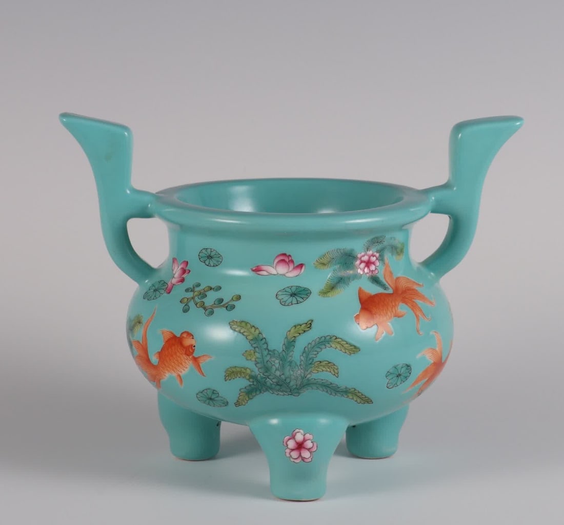 A turquoise green background pastel fish algae pattern amphora made in the Qianlong period of the (1 of 9)