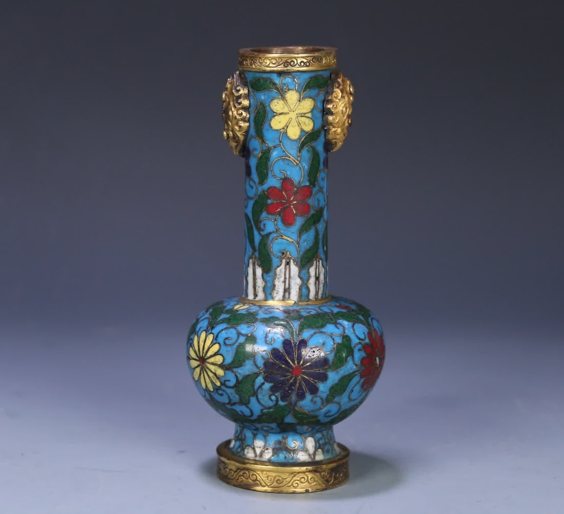 A Ming Dynasty cloisonné cloisonné entwined flower pattern bottle (1 of 9)