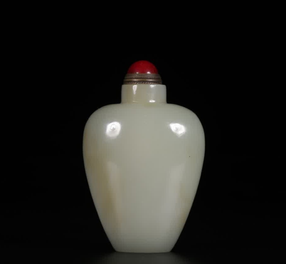 A piece of Qing Dynasty Hetian white jade plain snuff bottle (1 of 6)