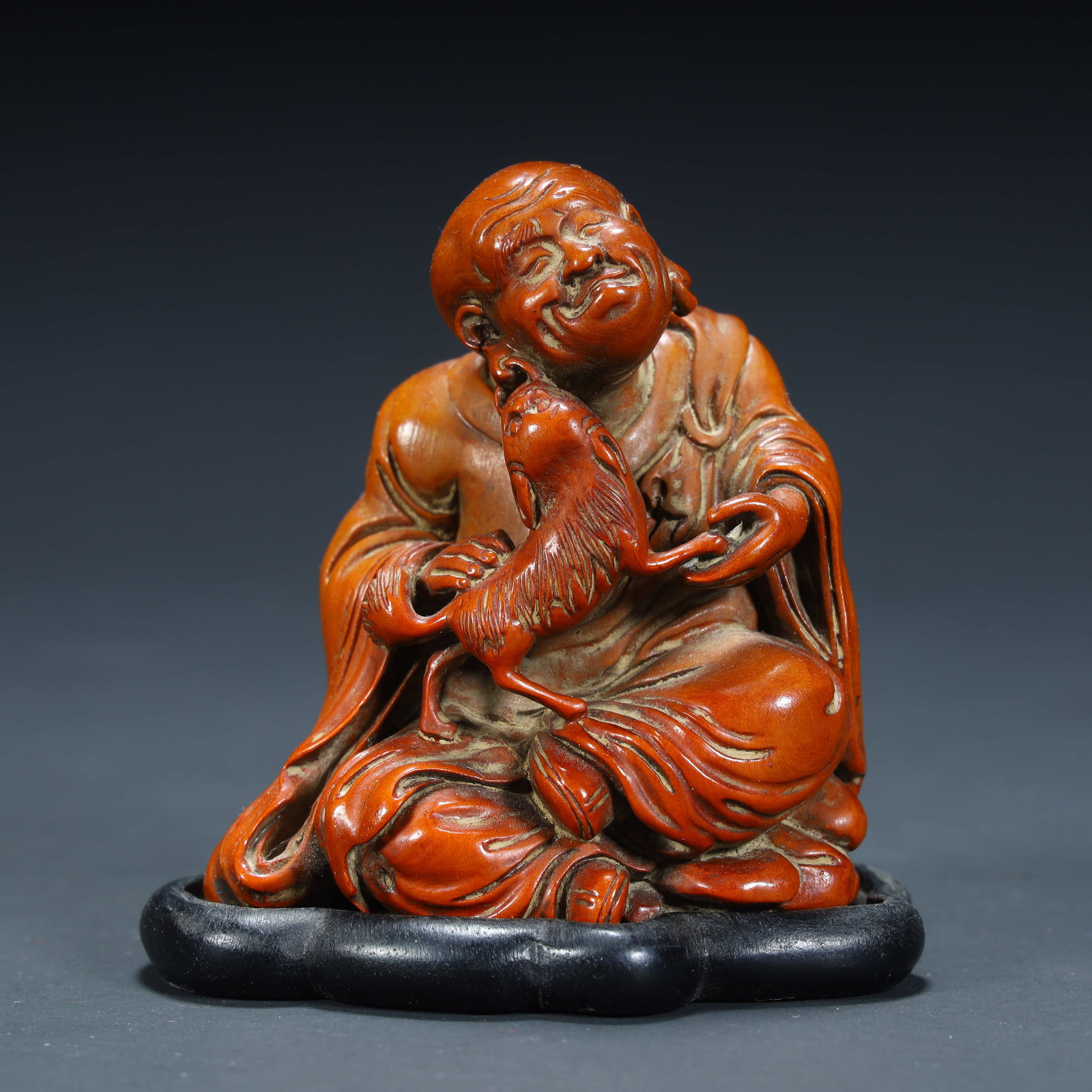 A Qing Dynasty boxwood carving "Playing Lion Arhat" ornament: Qing Dynasty boxwood carving "Playing Lion Arhat" ornament SIZE: H:7cm L:6cm W:5cm W:70.5g (The Dimensions Of All Batches Are Manually Measured.If You Need More Detailed Information, Please Contact Ou