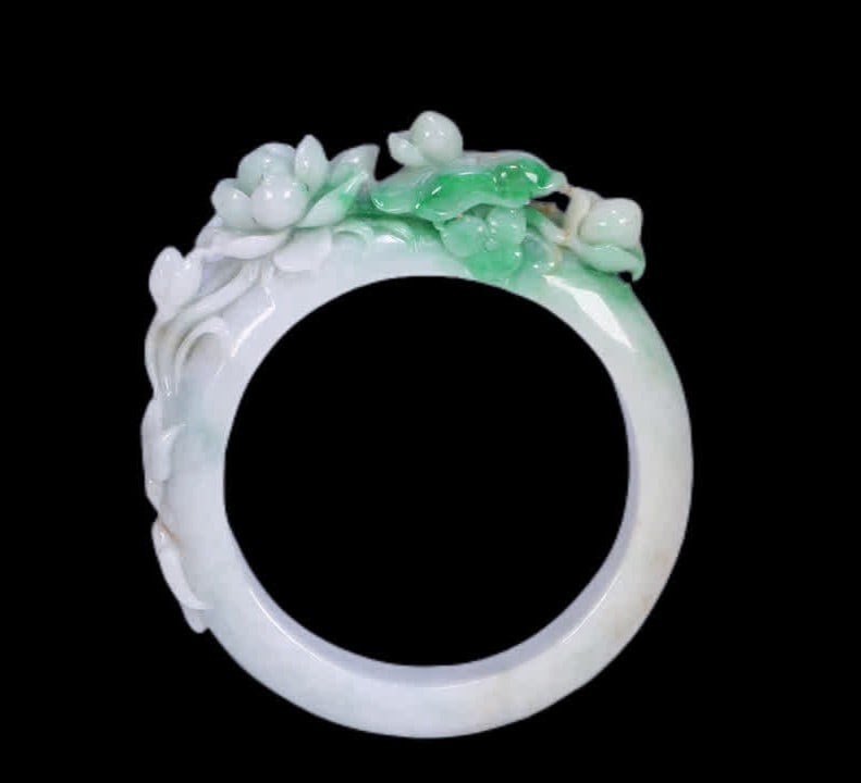 A late Qing Dynasty old jade embossed lotus bracelet: Late Qing Dynasty Old jade embossed lotus bracelet SIZE: Inner diameter 5.4cm W: 1.5cm W: 82g (The Dimensions Of All Batches Are Manually Measured.If You Need More Detailed Information, Please Contact