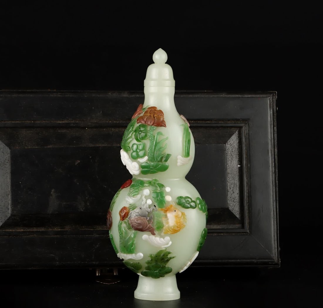 A Qing Dynasty treasure inlaid jade gourd bottle (1 of 8)