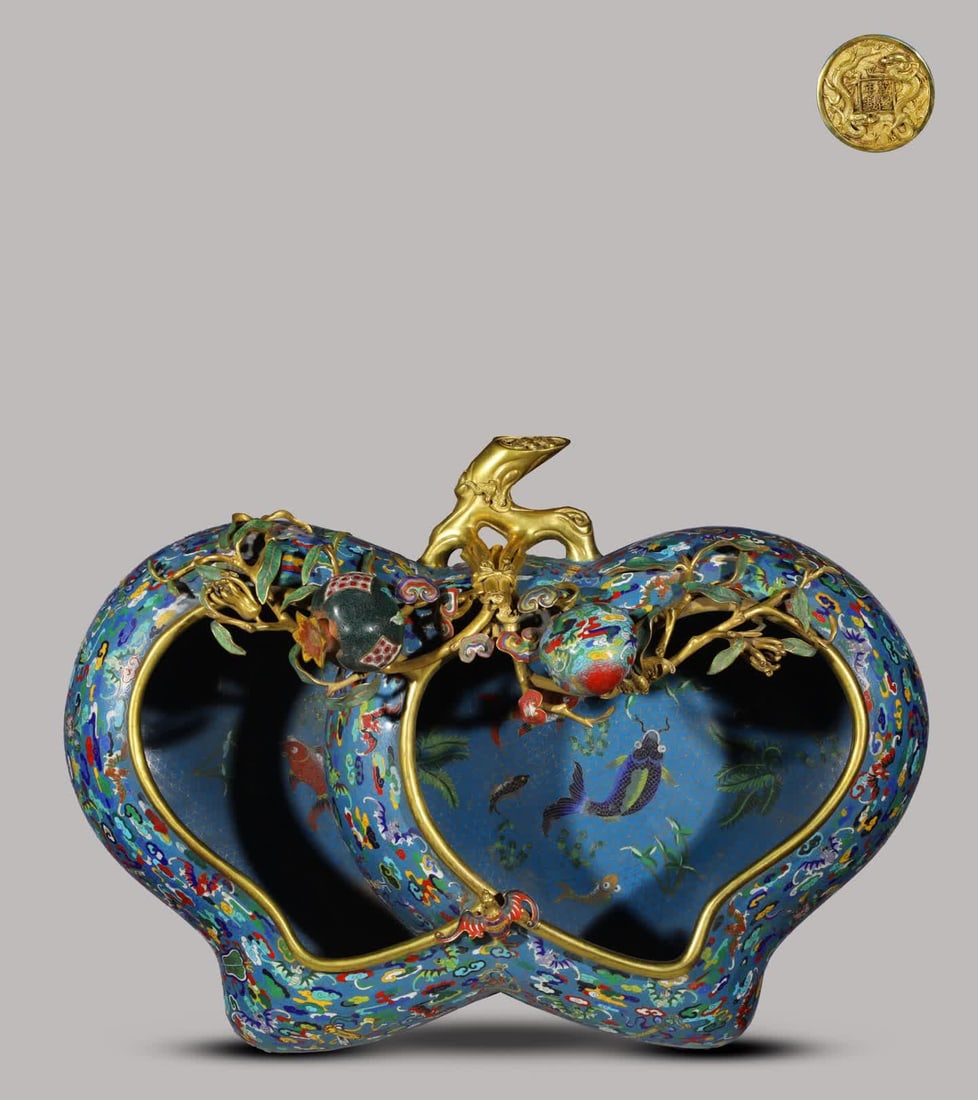 A piece of Qing Dynasty profound copper tire cloisonné enamel with a peach-shaped wash (1 of 9)
