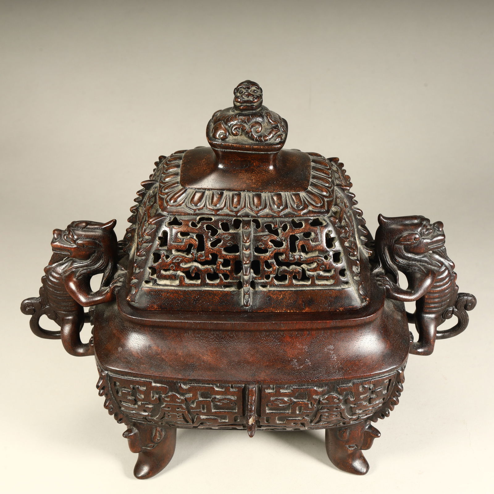 A Qing Dynasty fine agarwood aroma burner (1 of 11)