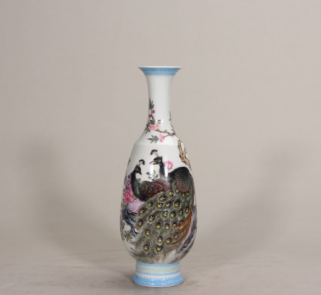 A poem vase of Qing Dynasty Yongzheng enamel flower and bird picture (1 of 11)