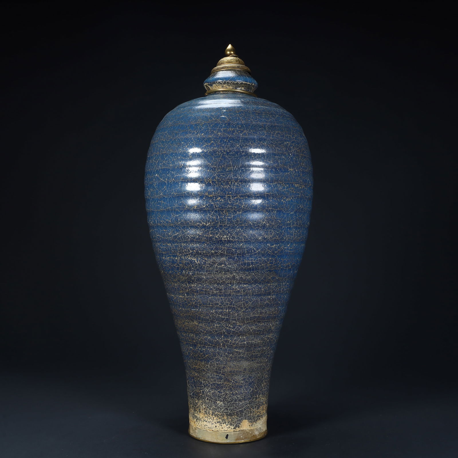 A piece of Song Dynasty Jun kiln string pattern plum bottle (with copper gilt lid): Song Dynasty Jun kiln string pattern plum bottle (with copper gilt lid) SIZE: H:37cm L:15.5cm W:15.5cm W:1829g (The Dimensions Of All Batches Are Manually Measured.If You Need More Detailed