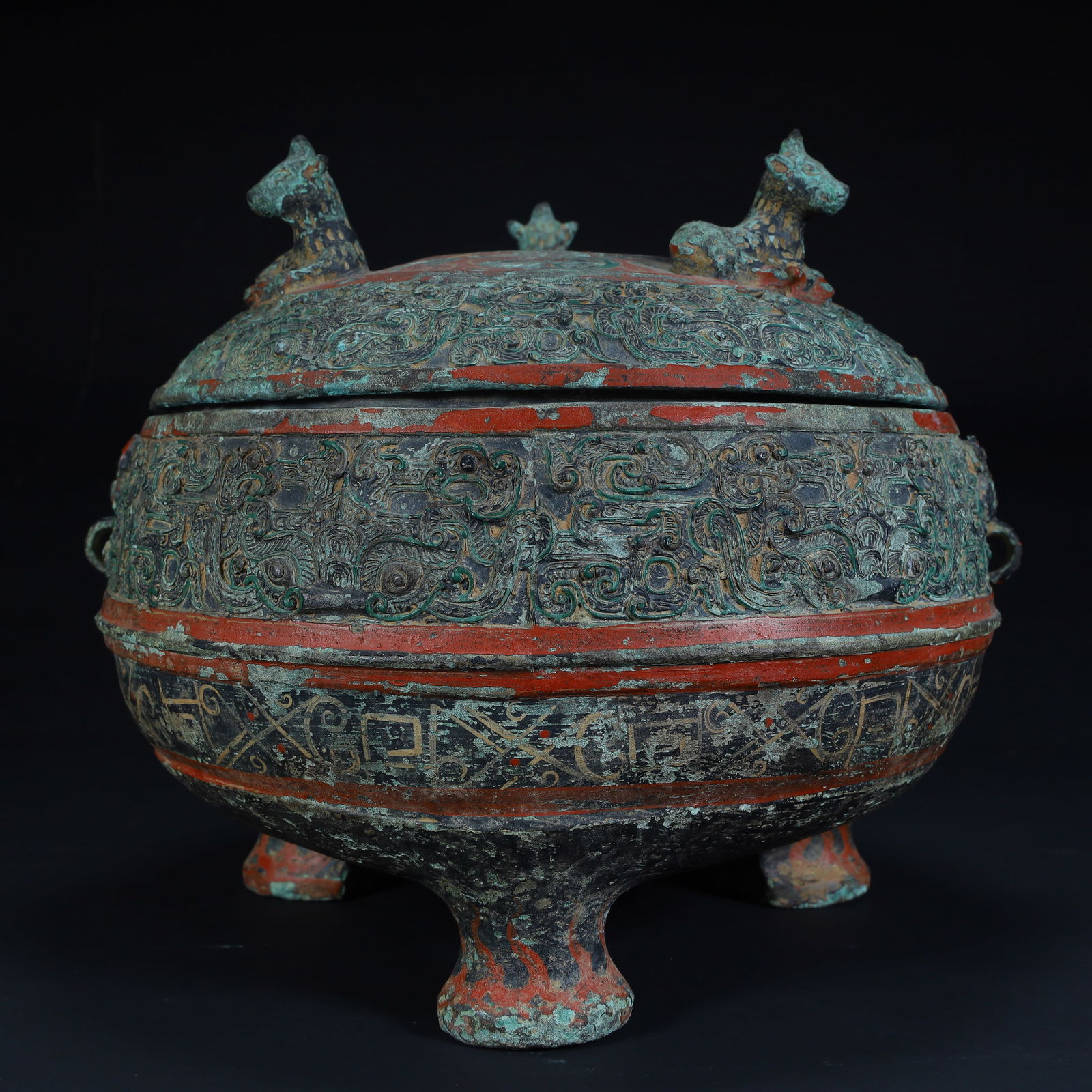 A Qing Dynasty imitation of the Warring States Wrong gold and silver (colored) bronze Dun: Qing Dynasty imitation Warring States wrong gold and silver (colored) bronze Dun SIZE: H:22cm L:26.5cm W:26.5cm W:4.8kg (The Dimensions Of All Batches Are Manually Measured.If You Need More